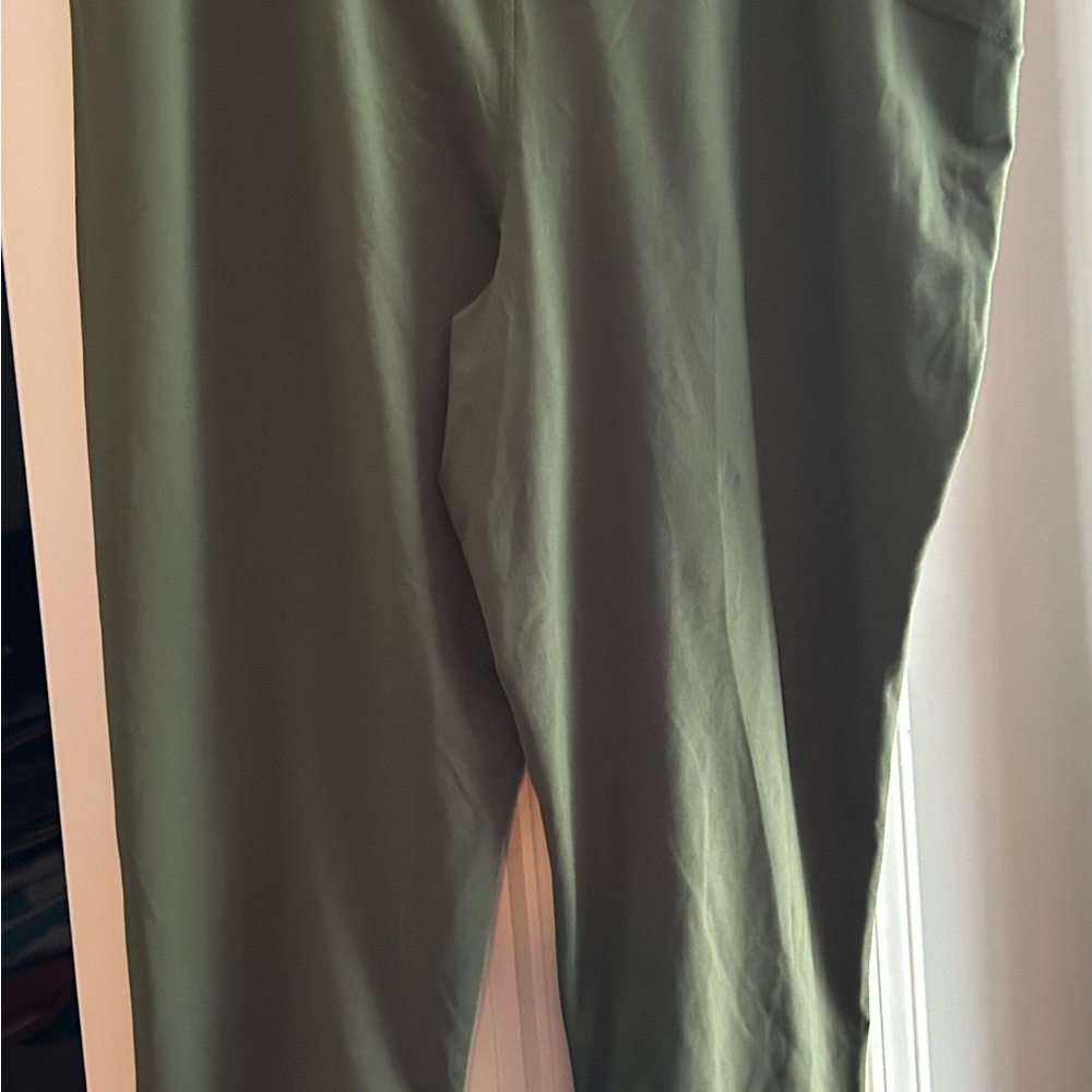 Xersion Green Track Pants with Elastic Waistband and Relaxed Fit